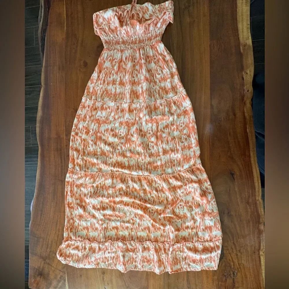 Mudd Beautiful orange/white tribal print halter maxi dress  EUC SZ M
